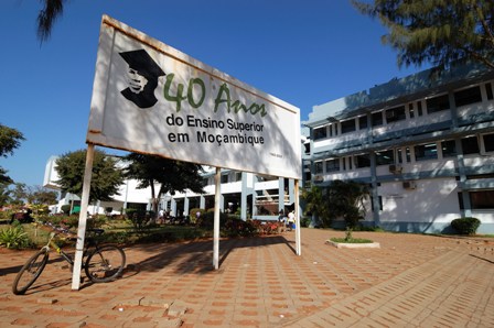 Logo Universidade Eduardo Mondlane