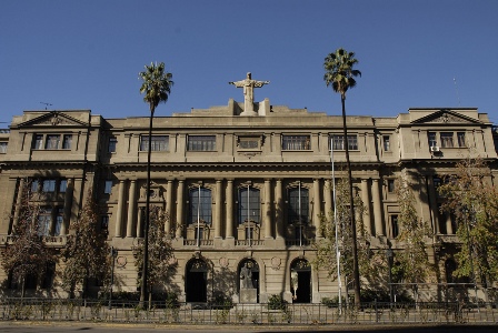 Logo Pontificia Universidad Católica de Chile