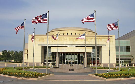 Logo Texas A&M University - The Bush School of Government and Public Service