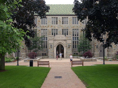 Logo Boston College - Carroll School of Management 