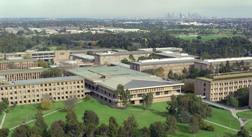 Logo La Trobe University