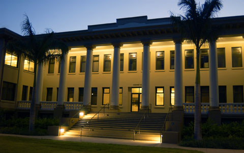 Logo University of Hawai'i at Manoa  - Shidler College of Business 