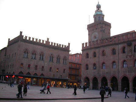 Logo University of  Bologna - In partnership with ICN Busines School (France), La Salle Mexico (Mexico), MGIMO Moscou (Russia), ECUST Shanghai (China), Uppsala (Sweden) et l’UFRGS (Brazil)