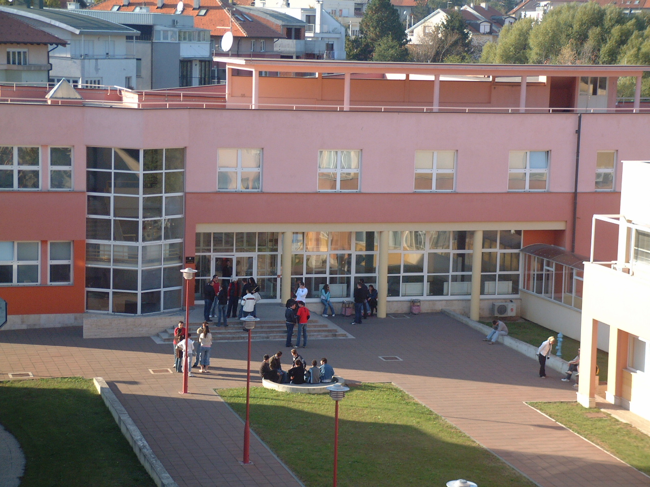 Logo Zagreb School of Economics and Management