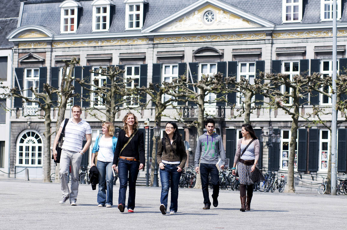 Logo Maastricht University School of Business and Economics